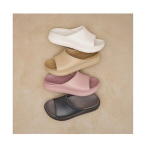 LIKE NEW Dansko Devyn white recovery slide sandals